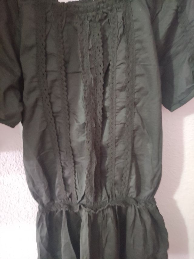 vestido negro estilo veraniego