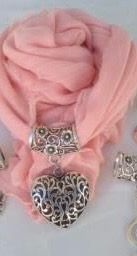 Attraente da sciarpa 