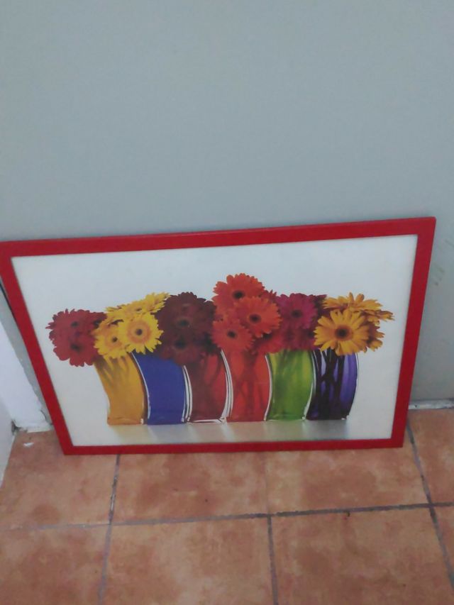 Cuadro con marco de madera y motivo floral