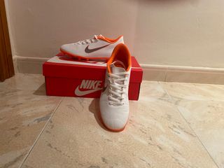 Botas de fútbol Nike naranjas de segunda mano en WALLAPOP