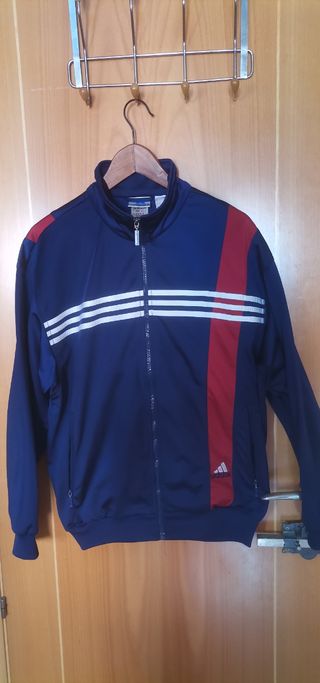 Chandal Adidas granate de segunda mano en WALLAPOP