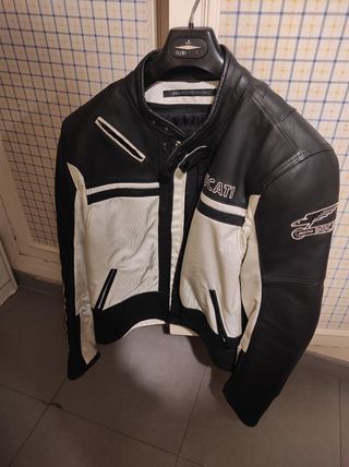 Hombres chaqueta de la motocicleta Ducati con cuero perforado