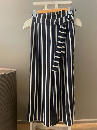 Pantalon fluido Zara de segunda mano por 20 EUR en Zaragoza en WALLAPOP