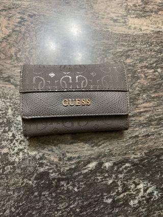 Monedero Guess de segunda mano en WALLAPOP