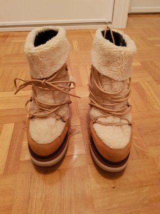 Botines modelo esquimal Paloma Barcelo de segunda mano por 30 EUR en  Collado Villalba en WALLAPOP
