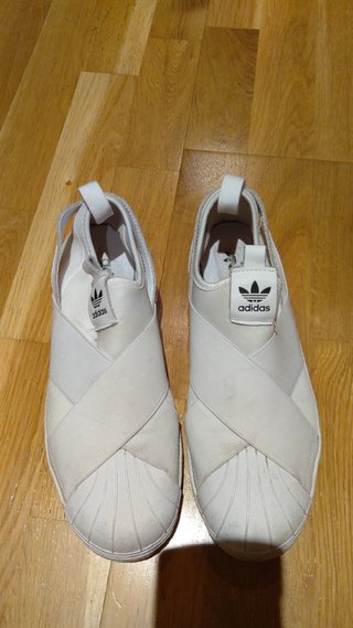 Adidas blancas sin cordones de goma t 40 de segunda mano por 28,5 EUR en  Alcalá de Henares en WALLAPOP