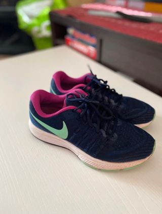 Zapatillas Nike Vomero Mujer 41 de segunda mano por 30 EUR en Algar de  Palancia en WALLAPOP