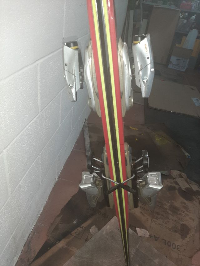 2 parejas de esquís Rossignol y Dynastar