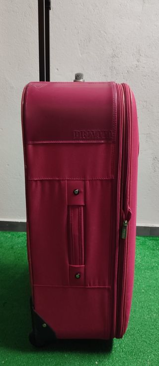 Maleta PRIVATA grande \\u2708\\uFE0F de segunda mano por 35 EUR en Talavera  de la Reina en WALLAPOP