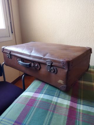Maleta antigua en Barcelona en WALLAPOP