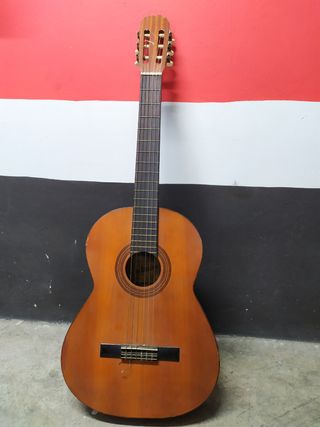 Guitarra clásica española marca Admira de segunda mano por 70 EUR en Las  Palmas de Gran Canaria en WALLAPOP