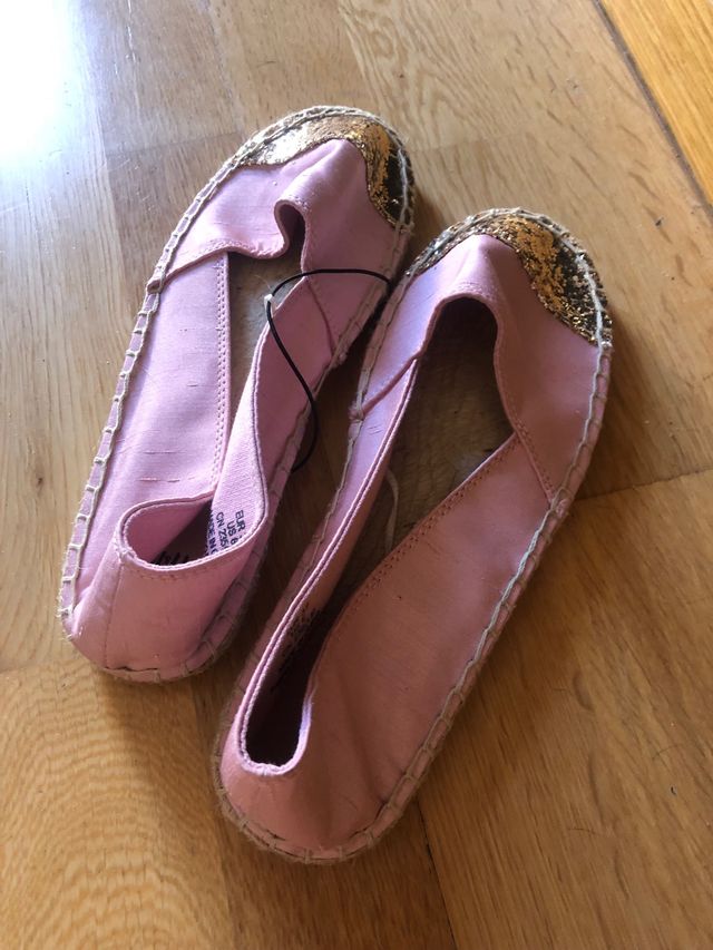 Alpargatas rosa y dorado de H&M