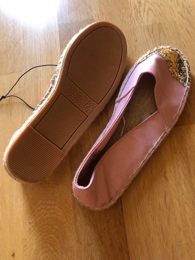 Alpargatas rosa y dorado de H&M
