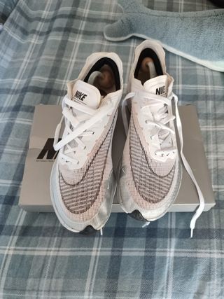Vendo zapatillas Nike vaporfly.44,5 de segunda mano por 130 EUR en Parla en  WALLAPOP