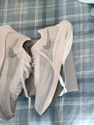 Vendo zapatillas Nike vaporfly.44,5 de segunda mano por 130 EUR en Parla en  WALLAPOP