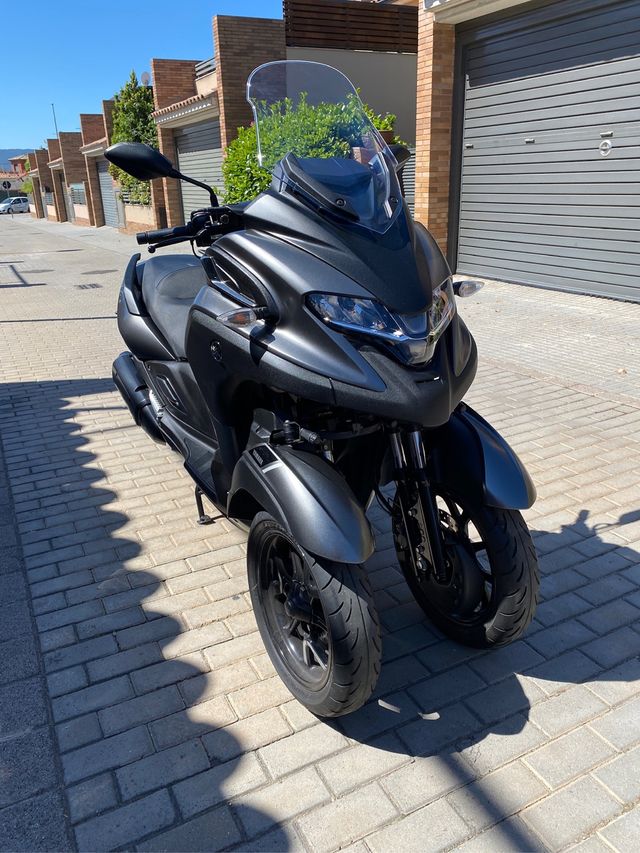 Yamaha Tricity 300 cc Gunmetal Grey de segunda mano por 6.900 EUR en Abrera en WALLAPOP
