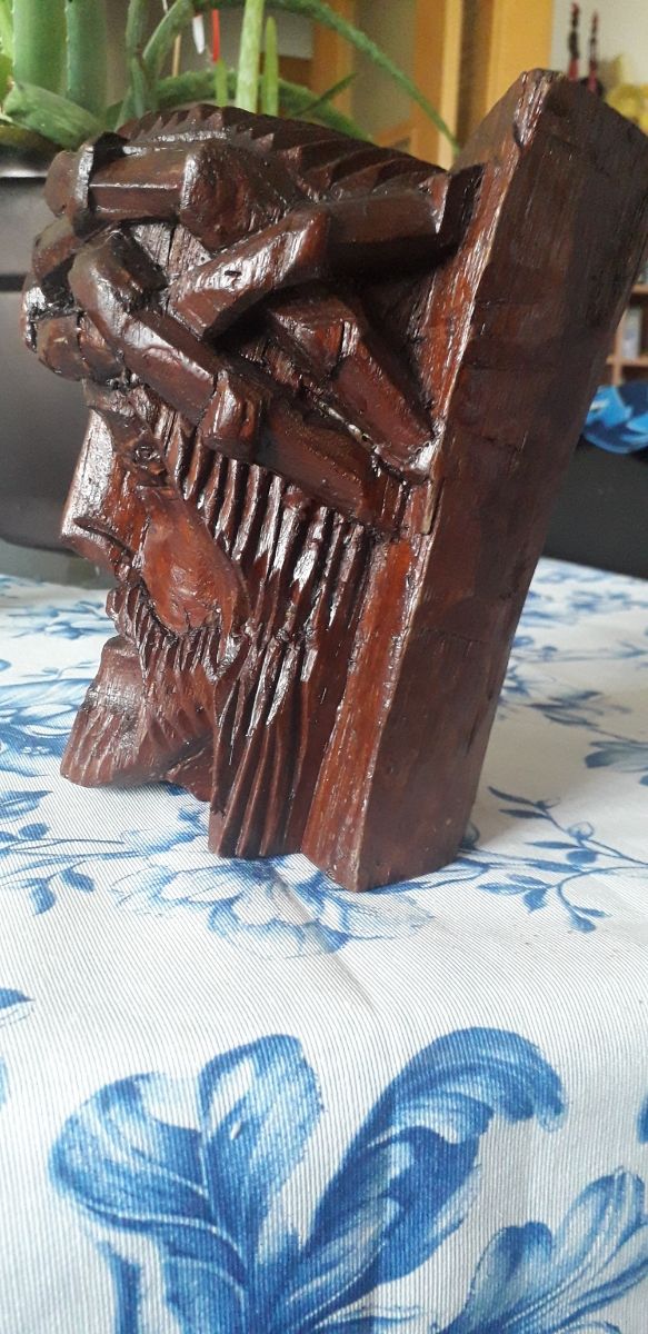 Cabeza de Cristo tallado en Madera