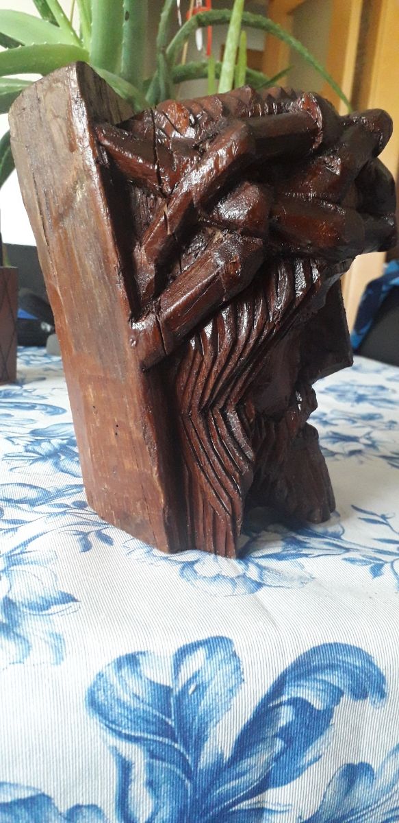 Cabeza de Cristo tallado en Madera