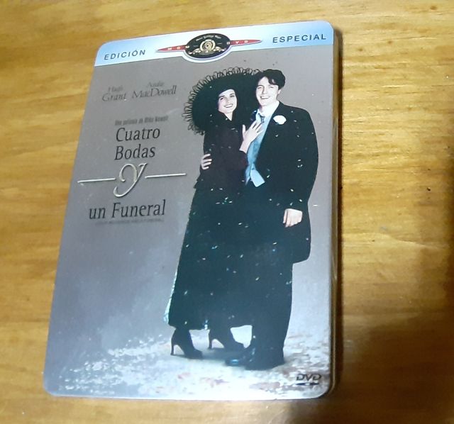 DVD Cuatro bodas y un funeral.
