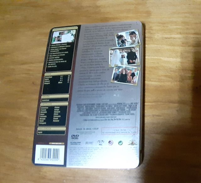 DVD Cuatro bodas y un funeral.