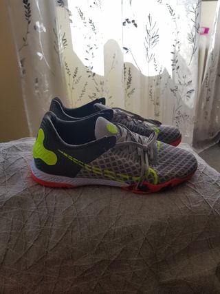 Zapatillas de fútbol sala de segunda mano en Madrid en WALLAPOP