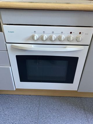 Conjunto horno, vitrocerámica y campana extractora de segunda mano por 100  EUR en Madrid en WALLAPOP