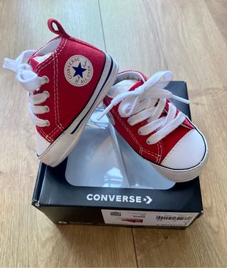 Converse rojas de bebé talla 17 de segunda mano por 10 EUR en Marbella en  WALLAPOP