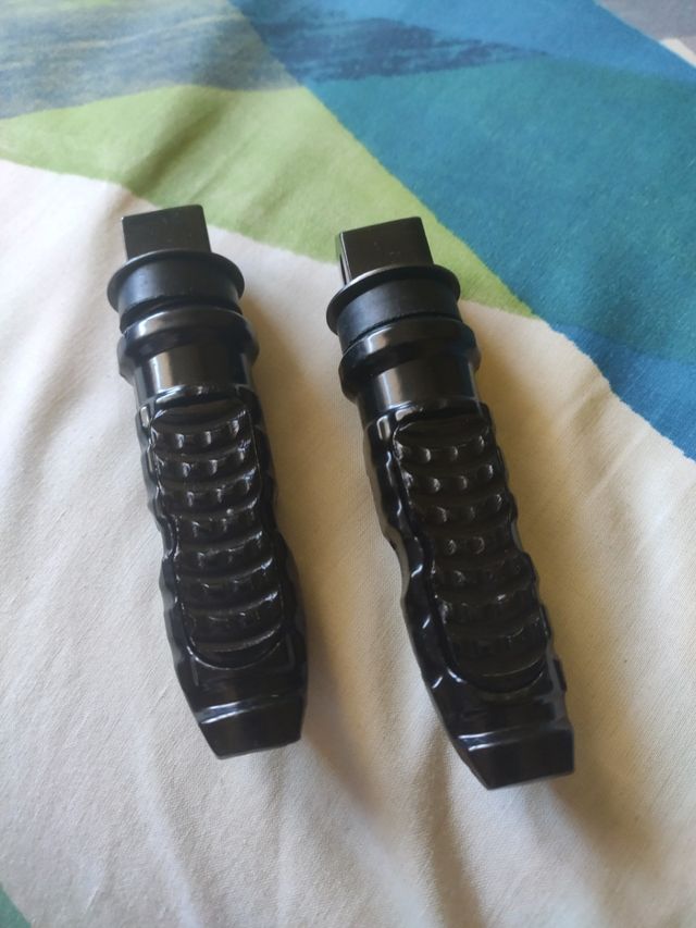 Estriberas de moto a estrenar