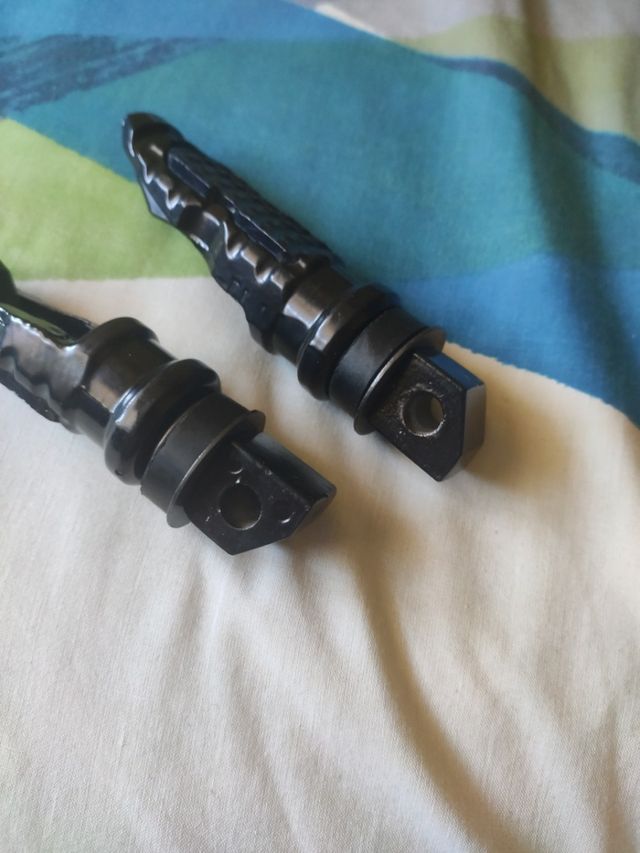 Estriberas de moto a estrenar