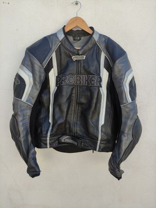 Cazadora cuero moto de segunda mano en Valencia en WALLAPOP