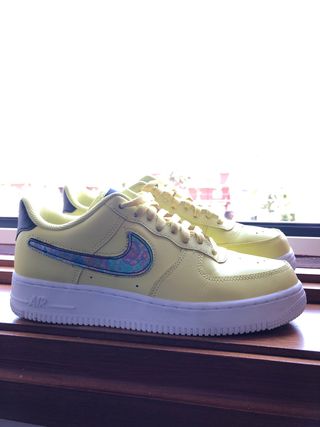 Air Force 1 con swoosh intercambiable de segunda mano por 90 EUR en Santa  Cruz de Tenerife en WALLAPOP
