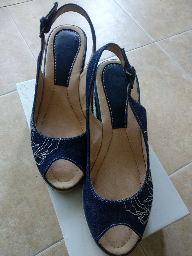 Cuñas vaqueras bordadas