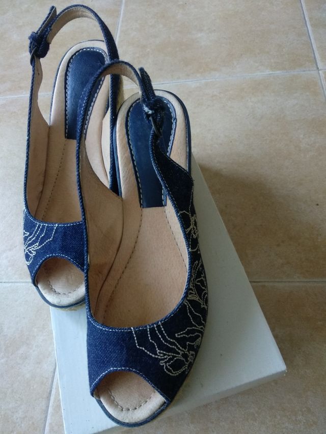 Cuñas vaqueras bordadas