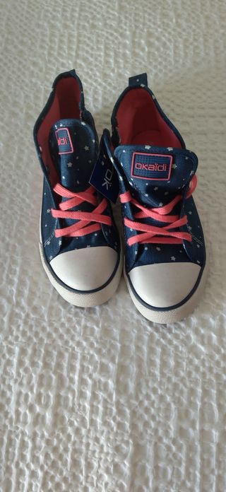 Zapatillas niña talla 33 marca OKAIDI de segunda mano por 10 EUR en  Vilagarcía de Arousa en WALLAPOP