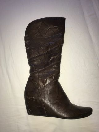 Botas altas de piel de segunda mano en WALLAPOP