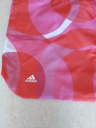 Bolsa de playa adidas de segunda mano por 5 EUR en Madrid en WALLAPOP