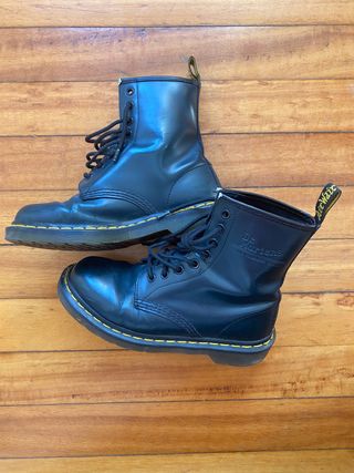 Botas Dr. Martens azul marino talla 37 de segunda mano por 150 EUR en  Lavadores en WALLAPOP