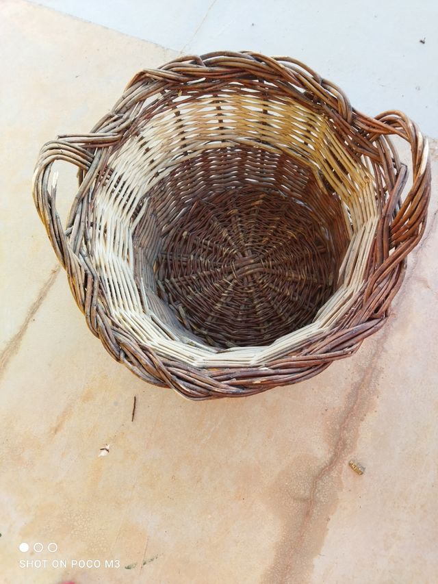 cesta de mimbre antigua