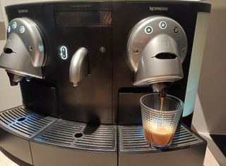 Cafetera Nespresso de segunda mano en Donostia-San Sebastián en WALLAPOP