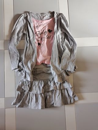 Ropa niña de segunda mano por 8 EUR en Donostia-San Sebastián en WALLAPOP