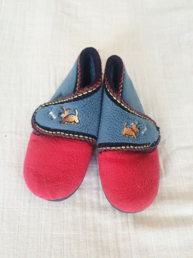 LOTE 5 pares zapatillas N° 23