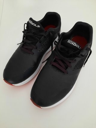 Zapatillas de golf Skechers de segunda mano por 45 EUR en Madrid en WALLAPOP