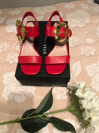 Sandalias joya Uterque de segunda mano por 50 EUR en Valencia en WALLAPOP