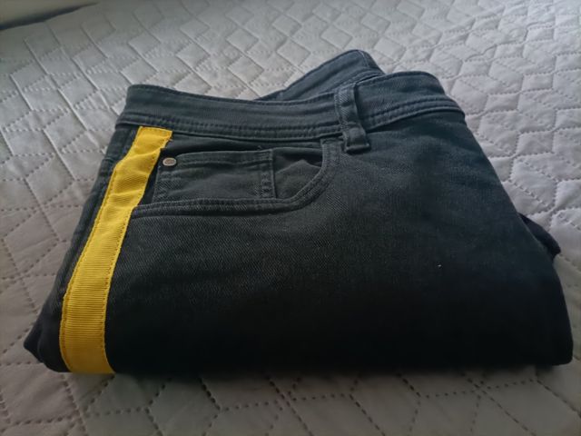 Pantalón caballero pitillo negro