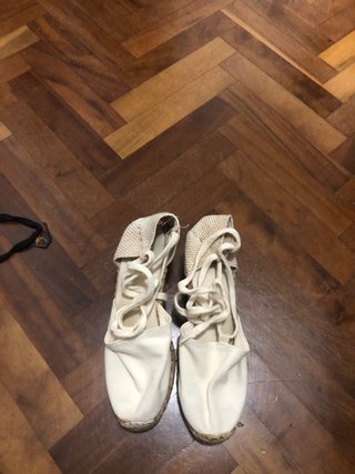 Alpargatas con cuña color crudo de segunda mano por 5 EUR en Madrid en  WALLAPOP