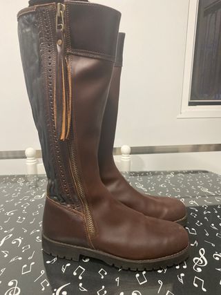 Botas camperas mujer de segunda mano por 100 EUR en Miguelturra en WALLAPOP