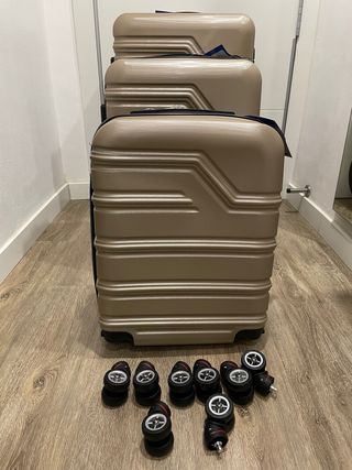 Maletas de viaje x 3 ultraligeras de segunda mano por 110 EUR en Barcelona  en WALLAPOP