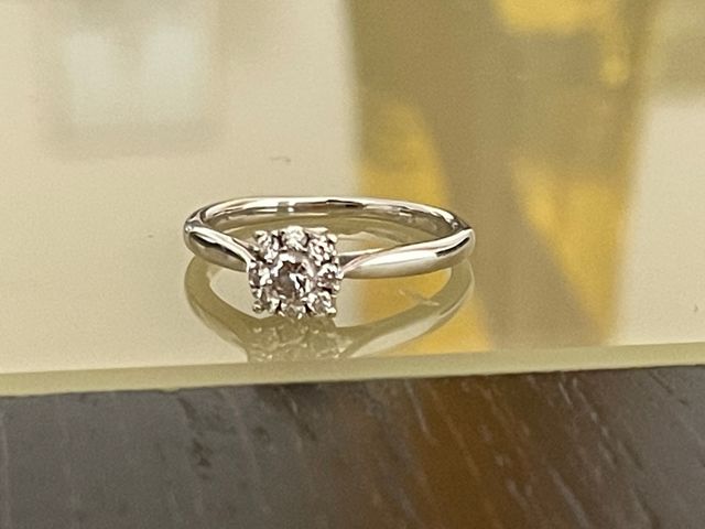 Anello in oro bianco con diamanti modello Tous