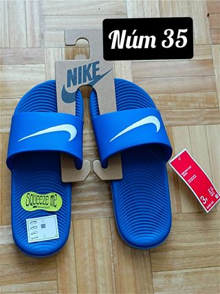Chanclas talla 35 de segunda mano por 20 EUR en Barcelona en WALLAPOP