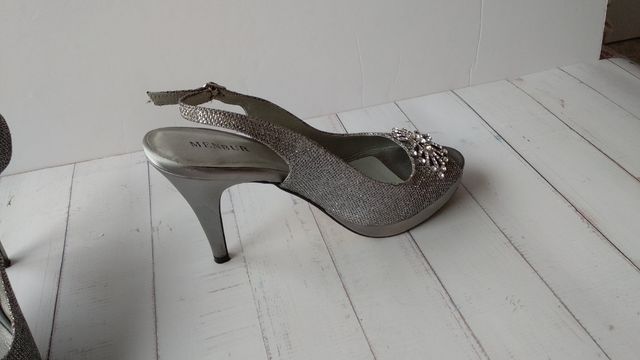 Zapatos fiesta Menbur una puesta